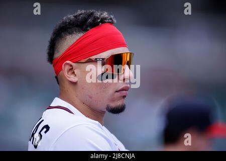 ATLANTA, GA – 14. MAI: Der von Atlanta Braves ernannte Hitter William Contreras (24) schaut während eines MLB-Spiels gegen die San Diego Padres im Truist Park am 14. Mai 2022 in Atlanta, Georgia, zu. (Foto: Joe Robbins/Image of Sport) Stockfoto