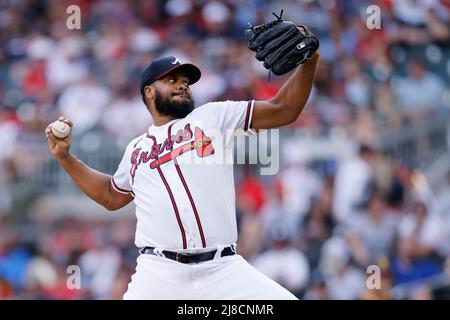 ATLANTA, GA – 14. MAI: Der Atlanta Braves Relief Pitcher Kenley Jansen (74) spielt während eines MLB-Spiels gegen die San Diego Padres im Truist Park am 14. Mai 2022 in Atlanta, Georgia. (Foto: Joe Robbins/Image of Sport) Stockfoto