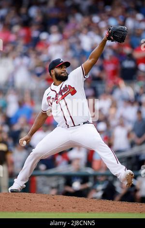 ATLANTA, GA – 14. MAI: Der Atlanta Braves Relief Pitcher Kenley Jansen (74) spielt während eines MLB-Spiels gegen die San Diego Padres im Truist Park am 14. Mai 2022 in Atlanta, Georgia. (Foto: Joe Robbins/Image of Sport) Stockfoto