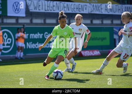 Svenja Huth ( 10 Wolfsburg ) während des Flyeralarm Frauenbundesliga-Spiels zwischen dem VfL Wolfsburg und Bayer Leverkusen im AOK-Stadion in Wolfsburg. Flyeralarm Frauenbundesliga Julia Kneissl/SPP Stockfoto