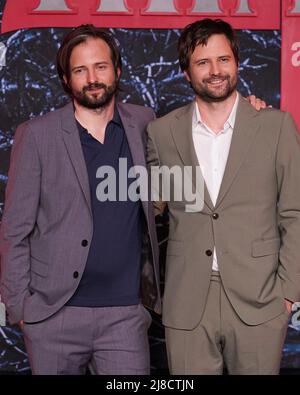 Brooklyn, New York, USA. 14.. Mai 2022. Matt Duffer, Ross Duffer bei der Ankunft für STRANGER THINGS Saison 4 Premiere in NYC - Teil 2, Netflix Studios Brooklyn, Brooklyn, NY 14. Mai 2022. Foto: Kristin Callahan/Everett Collection Kredit: Everett Collection Inc/Alamy Live News Stockfoto