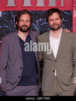 Brooklyn, New York, USA. 14.. Mai 2022. Matt Duffer, Ross Duffer bei der Ankunft für STRANGER THINGS Saison 4 Premiere in NYC - Teil 2, Netflix Studios Brooklyn, Brooklyn, NY 14. Mai 2022. Foto: Kristin Callahan/Everett Collection Kredit: Everett Collection Inc/Alamy Live News Stockfoto