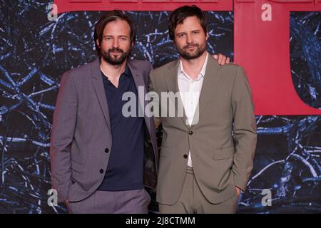 Brooklyn, New York, USA. 14.. Mai 2022. Matt Duffer, Ross Duffer bei der Ankunft für STRANGER THINGS Saison 4 Premiere in NYC - Teil 2, Netflix Studios Brooklyn, Brooklyn, NY 14. Mai 2022. Foto: Kristin Callahan/Everett Collection Kredit: Everett Collection Inc/Alamy Live News Stockfoto
