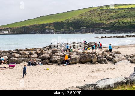 Rossarbery, West Cork, Irland. 15.. Mai 2022. In West Cork herrschen heute Temperaturen von 20C Grad, wobei Einheimische und Touristen das warme Wetter optimal nutzen. Der Warren Beach in der Nähe von Rosscarbery war voller Sonnenanbeter. Quelle: AG News.Alamy Live News. Stockfoto