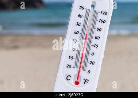 Rossarbery, West Cork, Irland. 15.. Mai 2022. In West Cork herrschen heute Temperaturen von 20C Grad, wobei Einheimische und Touristen das warme Wetter optimal nutzen. Der Warren Beach in der Nähe von Rosscarbery war voller Sonnenanbeter. Quelle: AG News.Alamy Live News. Stockfoto