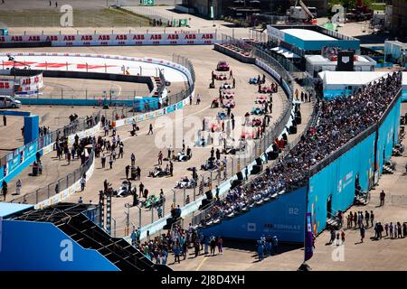 Startaufstellung beim Berlin ePrix 2022, 5. Treffen der ABB FIA Formel E Weltmeisterschaft 2021-22, auf dem Stadtkurs am Flughafen Tempelhof vom 13. Bis 15. Mai in Berlin - Foto: Joao Filipe/DPPI/LiveMedia Stockfoto