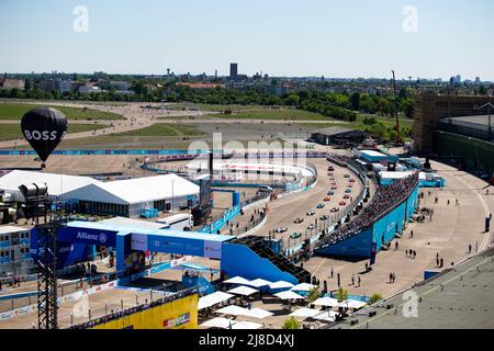 Startaufstellung beim Berlin ePrix 2022, 5. Treffen der ABB FIA Formel E Weltmeisterschaft 2021-22, auf dem Stadtkurs am Flughafen Tempelhof vom 13. Bis 15. Mai in Berlin - Foto: Joao Filipe/DPPI/LiveMedia Stockfoto