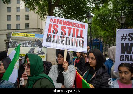 15. Mai 2022, London, England, Vereinigtes Königreich: Afghanische Demonstranten führen vor der Downing Street eine Anti-Taliban-Demonstration durch. (Bild: © Tayfun Salci/ZUMA Press Wire) Stockfoto