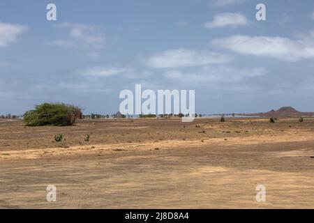 Die Wüste und die Wunder in Sal, Terra Boa. Das Mirage ist ein optisches Phänomen, das die Illusion eines Wüstensees erzeugt. Kapverdische Inseln, Afrika Stockfoto