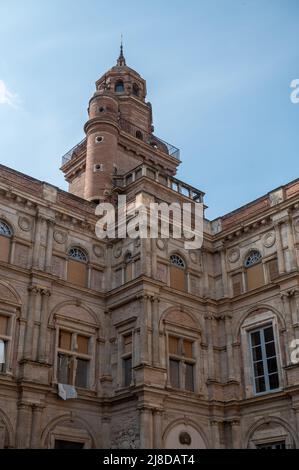 Toulouse, Frankreich : 2022 Mai 2 : Hotel d Assezat, Typische Gebäude an sonnigen Tagen in Toulouse, Frankreich im Sommer 2022. Stockfoto