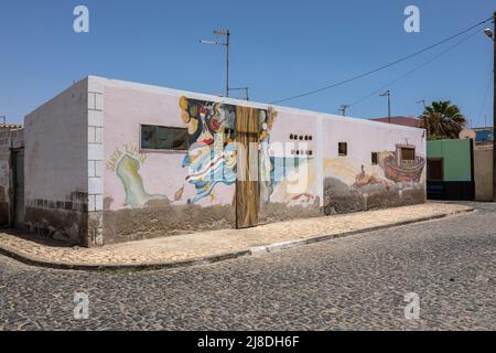 Wandgemälde gemaltes Haus in Palmeira, Sal, Kap Verde, Cabo Verde Inseln, Afrika Stockfoto