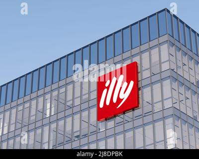 Triest, Italien. 2.Mai 2022. Nur zur redaktionellen Verwendung, 3D CGI. Illy Corporation Logo auf Glasgebäude. Büro Der Coffee Company Am Arbeitsplatz Stockfoto