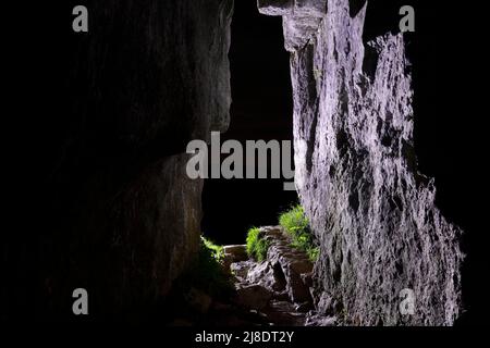 Victoria Cave in Langcliffe in den Yorkshire Dales, North Yorkshire, Großbritannien Stockfoto