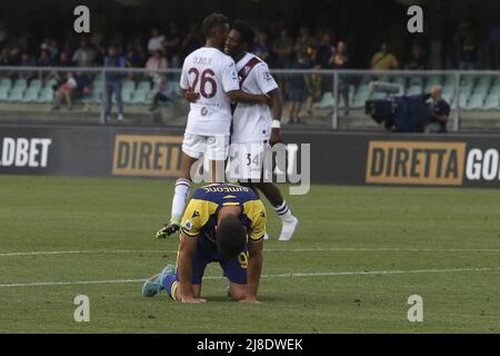 Giovanni Simeone vom FC Hellas Verona sieht im Marcantonio Bentegodi stadio, dem 37. Tim 2021-22-Spiel der Serie A, im Vergleich zum FC Turin, niedergeschlagen aus Stockfoto