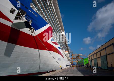 Bridgetown, Barbados - 26. März 2022: Der P und O Cruise Liner Britannia wurde am Bridgetown Dock gebunden Stockfoto