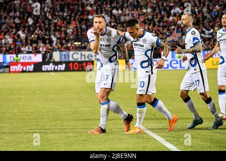 Cagliari, Italien. 15.. Mai 2022. Milan Skriniar von Inter FC, Esultanza, Abschlussgottesdienst nach dem Tor bei Cagliari Calcio gegen Inter - FC Internazionale, italienische Fußballserie A Spiel in Cagliari, Italien, Mai 15 2022 Quelle: Independent Photo Agency/Alamy Live News Stockfoto