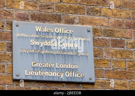 Wales Office-Schild in Whitehall, Westminster, London, Großbritannien. Büro des Staatssekretärs für Wales. Großraum London, Lieutenancy Office Stockfoto