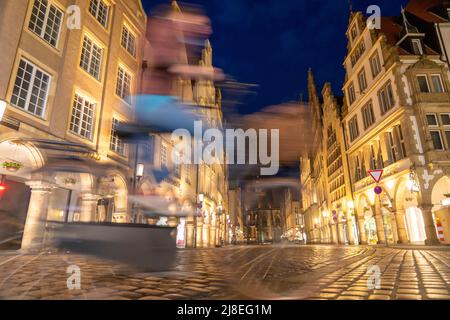 Historische Altstadt, Prinzipalmarkt, Giebelhäuser, St. Lamberti Kirche, in Münster, NRW, Deutschland Stockfoto