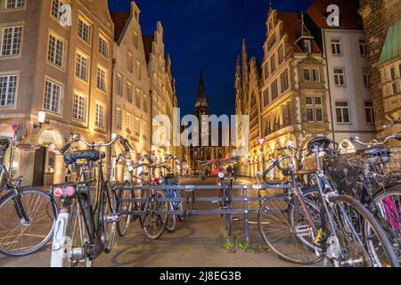 Historische Altstadt, Prinzipalmarkt, Giebelhäuser, St. Lamberti Kirche, in Münster, NRW, Deutschland Stockfoto