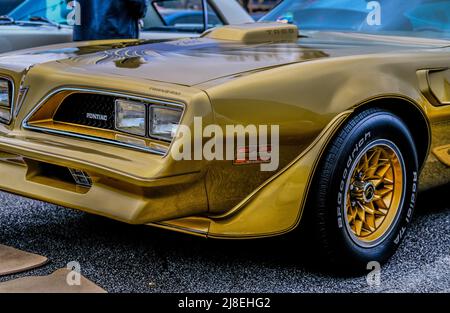 ATLANTA, GEORGIA - 5. Dezember 2021: Koffein und Octane ist eine national anerkannte Auto-Show, die monatlich stattfindet und Hunderte von klassischen und Muskelkater zeigt Stockfoto