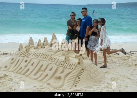 Sand Castle am Puka Shell Beach, Boracay, den Visayas, den Philippinen, Südostasien. Stockfoto