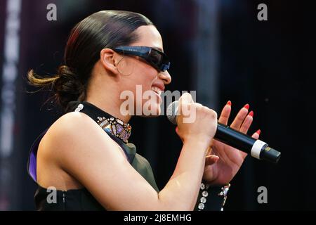 Madrid, Spanien. 15.. Mai 2022. Sänger Chanel Terrero tritt während des Konzerts von San Isidro auf der Plaza Mayor in Madrid auf. Kredit: SOPA Images Limited/Alamy Live Nachrichten Stockfoto
