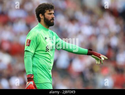 London, Großbritannien. 14.. Mai 2022. Alisson Becker aus Liverpool während des Emirates FA Cup Spiels im Wembley Stadium, London. Bildnachweis sollte lauten: Paul Terry/Sportimage Kredit: Sportimage/Alamy Live News Stockfoto