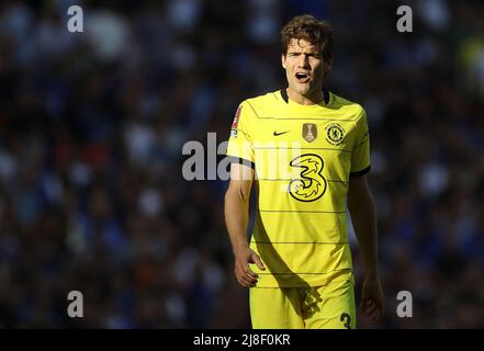 London, Großbritannien. 14.. Mai 2022. Marcos Alonso aus Chelsea während des Emirates FA Cup-Spiels im Wembley Stadium, London. Bildnachweis sollte lauten: Paul Terry/Sportimage Kredit: Sportimage/Alamy Live News Stockfoto