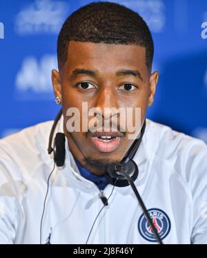 Doha, Katar. 15.. Mai 2022. Presnel Kimpembe von Paris Saint-Germain spricht auf einer Pressekonferenz im Rahmen der PSG Qatar Tour 2022 in Doha, der Hauptstadt von Katar, 15. Mai 2022. Kredit: Nikku/Xinhua/Alamy Live Nachrichten Stockfoto