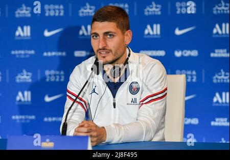 Doha, Katar. 15.. Mai 2022. Marco Verratti von Paris Saint-Germain spricht auf einer Pressekonferenz im Rahmen der PSG Qatar Tour 2022 in Doha, der Hauptstadt von Katar, 15. Mai 2022. Kredit: Nikku/Xinhua/Alamy Live Nachrichten Stockfoto