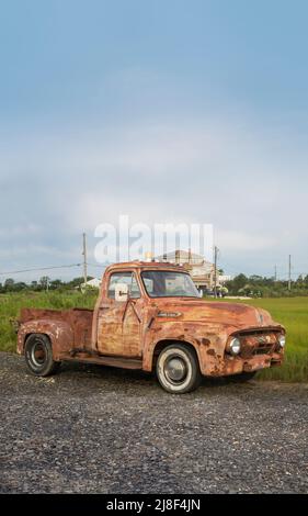 Klassischer alter rostiger ford F250 LKW Stockfoto