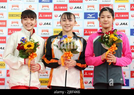 Tokyo Metropolitan Gymnasium, Tokio, Japan. 14.. Mai 2022. (L bis R) Chiharu Yamada, Shoko Miyata, Arisa Kasahara, 14. MAI 2022 - Kunstturnen: Die Verleihung des NHK Cup Women's Awards 61. am Tokyo Metropolitan Gymnasium, Tokio, Japan. Kredit: YUTAKA/AFLO SPORT/Alamy Live Nachrichten Stockfoto