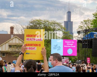 Chicago, Illinois, USA. 14. Mai 2022. Protestschilder bei der Kundgebung für Abtreibungsjustiz heute im Union Park. Stockfoto