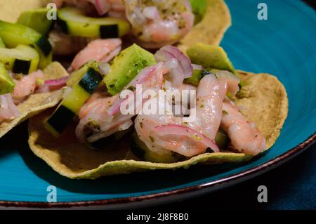 Aguachile, mexikanisch gewürzt marinierte Meeresfrüchte-Gericht mit Garnelen Stockfoto