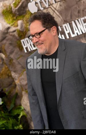 Los Angeles, USA. 15.. Mai 2022. Jon Favreau nimmt am 15. Mai 2022 an der Premiere von Apple TV s 'Prehistoric Planet' in der AMC Century City Mall, Los Angeles, CA Teil.Quelle: Eugene Powers/Alamy Live News Stockfoto