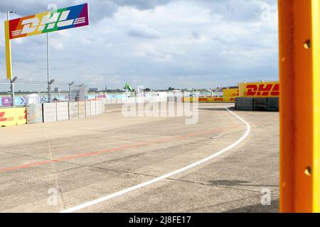 13. Mai 2022, Berlin, Tempelhofer Damm, 12101 Berlin, Deutschland: Berlin: Die Formel-E-Weltmeisterschaft startet am Tempelhofer Flugfeld. 22 Piloten kämpfen um zwei Etappensiege. (Bild: © Simone Kuhlmey/Pacific Press via ZUMA Press Wire) Stockfoto