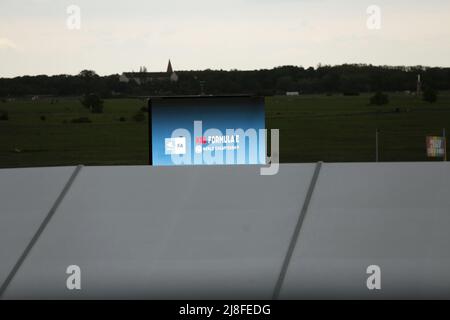 13. Mai 2022, Berlin, Tempelhofer Damm, 12101 Berlin, Deutschland: Berlin: Die Formel-E-Weltmeisterschaft startet am Tempelhofer Flugfeld. 22 Piloten kämpfen um zwei Etappensiege. (Bild: © Simone Kuhlmey/Pacific Press via ZUMA Press Wire) Stockfoto