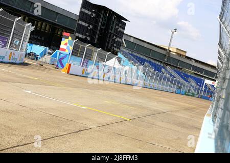 13. Mai 2022, Berlin, Tempelhofer Damm, 12101 Berlin, Deutschland: Berlin: Die Formel-E-Weltmeisterschaft startet am Tempelhofer Flugfeld. 22 Piloten kämpfen um zwei Etappensiege. (Bild: © Simone Kuhlmey/Pacific Press via ZUMA Press Wire) Stockfoto