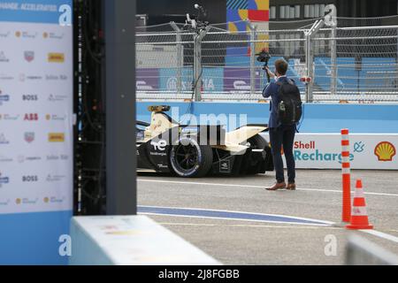 13. Mai 2022, Berlin, Tempelhofer Damm, 12101 Berlin, Deutschland: Berlin: Die Formel-E-Weltmeisterschaft startet am Tempelhofer Flugfeld. 22 Piloten kämpfen um zwei Etappensiege. (Bild: © Simone Kuhlmey/Pacific Press via ZUMA Press Wire) Stockfoto