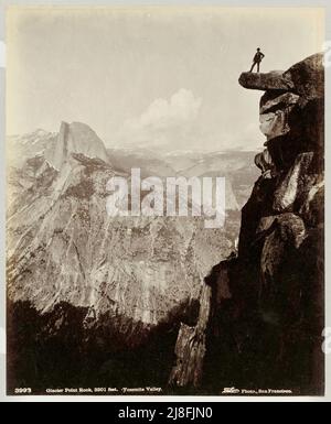 Isaiah West Taber (amerikanischer Fotograf) - man on Glacier Point Rock im Yosemite Valley - (3201 Fuß) c1887 Stockfoto