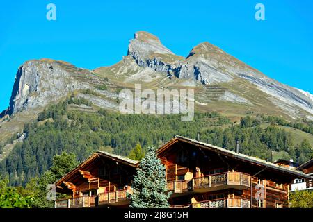 Chalets Und Ferienhäuser Im Ferien- Und Kurort Ovronnaz, Wallis, Schweiz Stockfoto