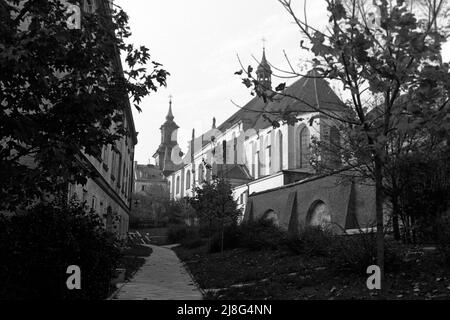 Rückansicht des Klosters St Jacek in Warschau, Woiwodschaft Masowien, 1967. Rückansicht der Hl. Jacek Konevenz in Warschau, Vovoidschiff Masowia, 1967. Stockfoto