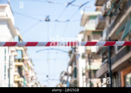 Schutzband. Schutzschild. Rot-weißer Streifen. Hintergrund Stockfoto