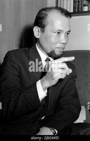 Der Künstler Federico Aguilar Alcuaz zu Besuch in Crossen an der oder, Woiwodschaft Lebus, 1967. Künstler Federico Aguilar Alcuaz Besuch in Krosno Odrzańskie, Woiwodschaft Lebus, 1967. Stockfoto