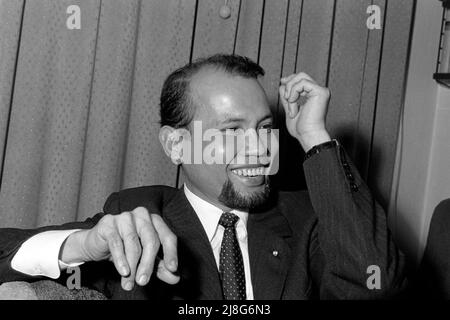 Der Künstler Federico Aguilar Alcuaz zu Besuch in Crossen an der oder, Woiwodschaft Lebus, 1967. Künstler Federico Aguilar Alcuaz Besuch in Krosno Odrzańskie, Woiwodschaft Lebus, 1967. Stockfoto