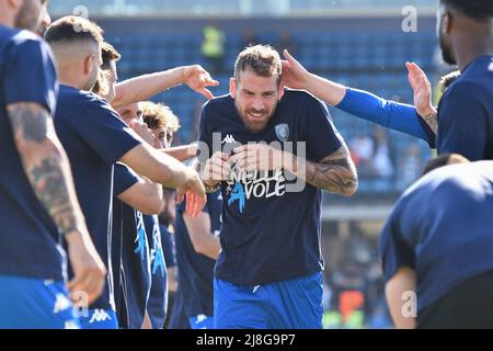 Stadion Carlo Castellani, Empoli, Italien, 14. Mai 2022, Andrea La Mantia (FC Empoli) feiert die Rettung während des FC Empoli gegen US Salernitana - IT Stockfoto