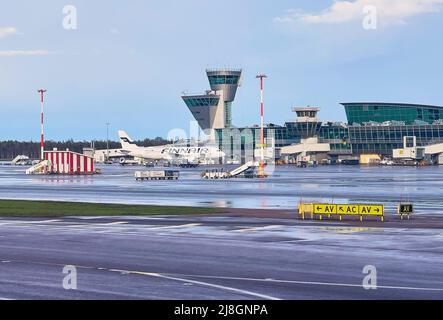 Flughafen Helsinki Vantaa (Helsinki-Vantaan lentoasema) in Helsinki, Finnland, 12. März 2022. © Peter Schatz / Alamy Live News Stockfoto