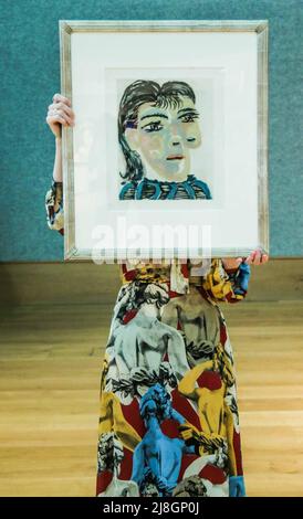 London UK Monday 16 May 2022 Portrait de Dora Maar, 1939 Dieses Werk stammt aus der Ausgabe von 104, gedruckt von Lacourière, herausgegeben von Ambroise Vollard, Paris, 1942,Est £25.000-35.000, Picasso Mania at Bonhams ,London Paul Quezada-Neiman/Alamy Live News Stockfoto