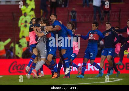 Buenos Aires, Argentinien. 15.. Mai 2022. Die Spieler von Tigre feiern nach dem Gewinn des Halbfinalmatches der Copa De la Liga 2022 zwischen Tigre und Argentinos Junioren im Tomas Adolfo Duco Stadion.Endstand: Tigre 3:1 Argentinos Juniors Credit: SOPA Images Limited/Alamy Live News Stockfoto