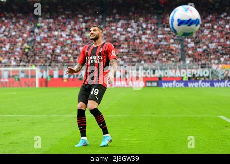 Mailand, Italien. 15., Mai 2022. Theo Hernandez (19) vom AC Mailand sah in der Serie Ein Spiel zwischen AC Mailand und Atalanta in San Siro in Mailand. (Bildnachweis: Gonzales Photo - Tommaso Fimiano). Stockfoto